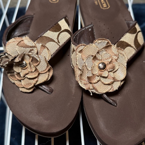 Coach Signature Jillian Flower Thong Sandals Size 6B Floral Flip Flops Slides - Picture 3 of 8